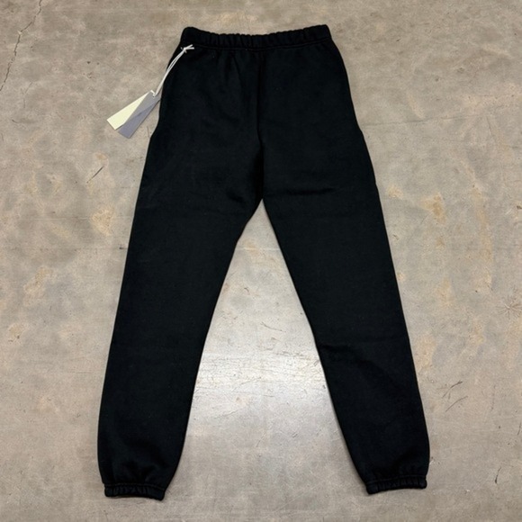 Fear of God Essentials SS22 'Stretch Limo' Cuffed Sweatpants Size S - Picture 4 of 7